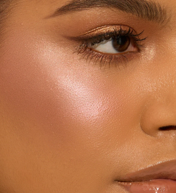 Glow Gallery Highlighting Eye and Cheek Palette